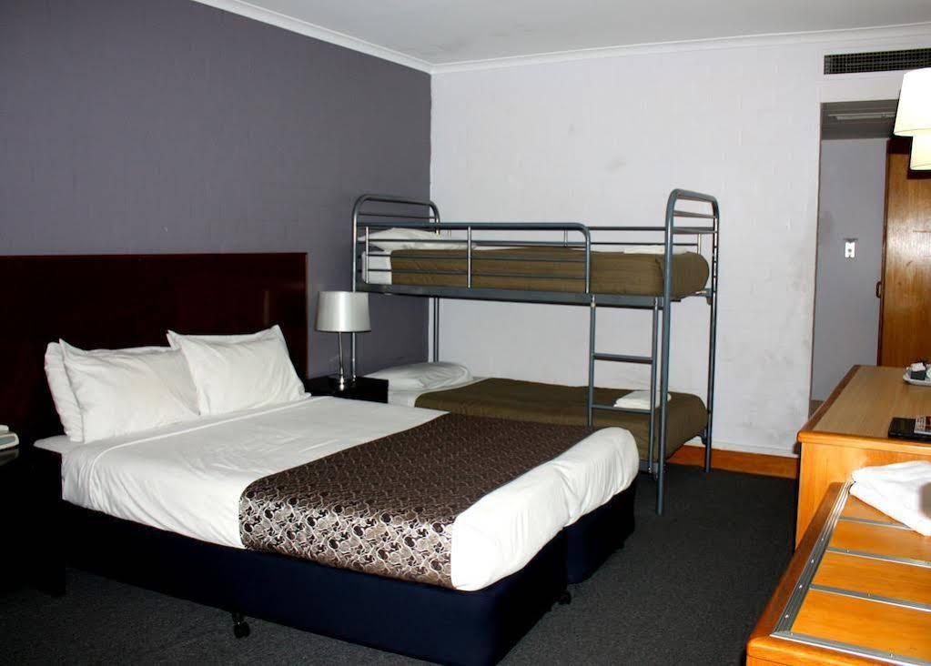 Capital Airport Motel 昆比恩 外观 照片