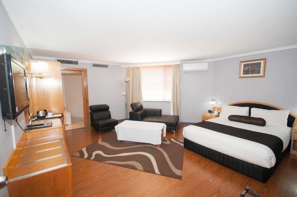 Capital Airport Motel 昆比恩 外观 照片
